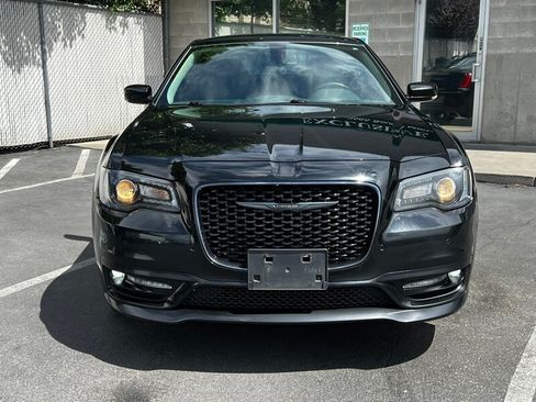 Used 2022 Chrysler 300 Touring L AWD/4WD image 2