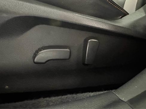 Used 2020 Subaru Crosstrek 2.0i Limited w/ Moonroof Package w/Navigation AWD/4WD image 18