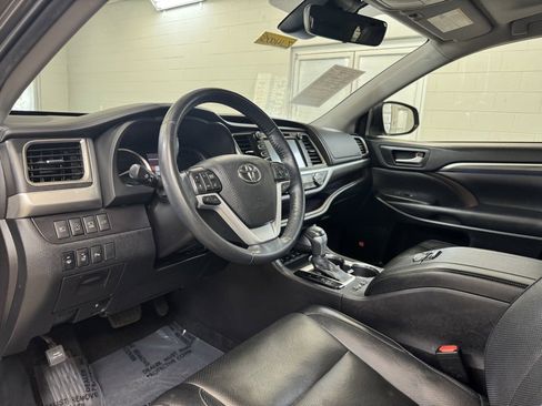Used 2019 Toyota Highlander Limited Platinum image 13