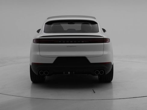 Used 2024 Porsche Cayenne Coupe image 9