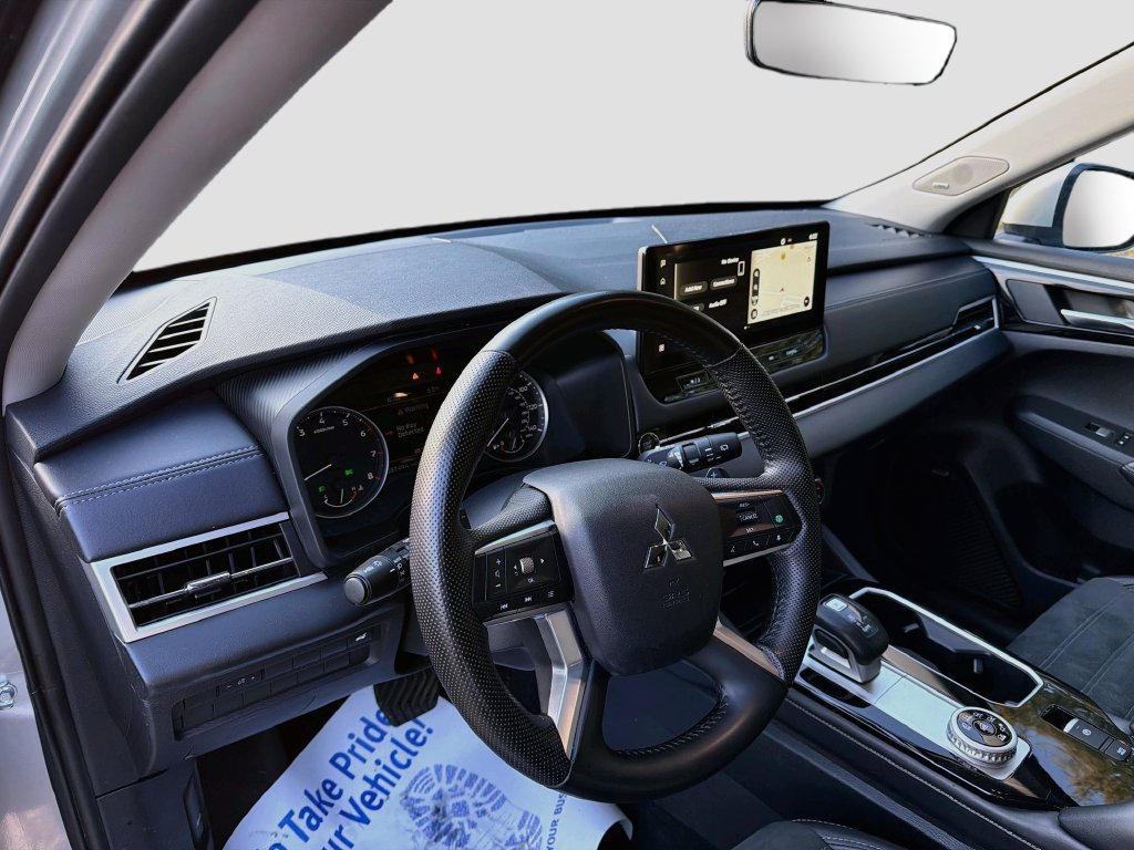 Used 2025 Mitsubishi Outlander SE AWD/4WD image 9