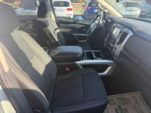 Used 2018 Nissan Titan SV w/ SV Convenience Package image 28