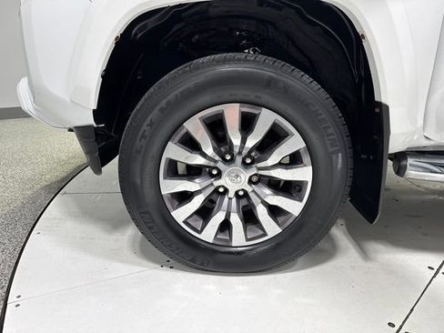 Used 2020 Toyota Tacoma Limited AWD/4WD image 10