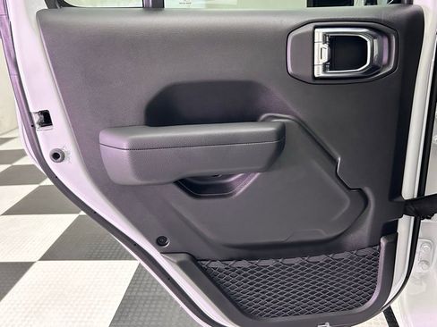 New 2025 Jeep Gladiator Sport image 17