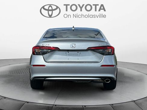 Used 2025 Honda Civic Sport image 4