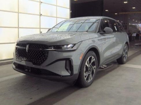 Used 2024 Lincoln Nautilus Premier w/ Equipment Group 102A image 1