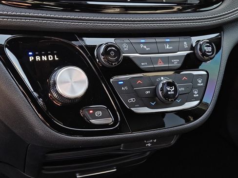 New 2026 Chrysler Pacifica Select FWD image 19