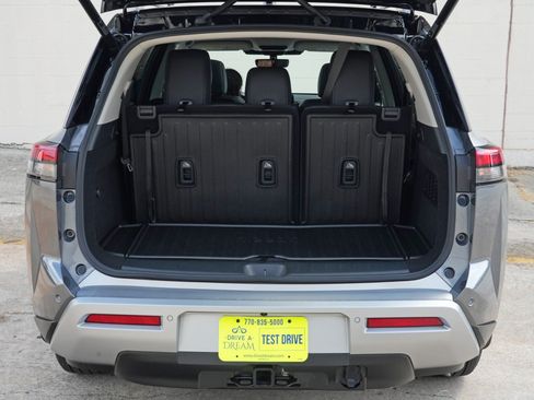 Used 2025 Nissan Pathfinder Platinum AWD/4WD image 10