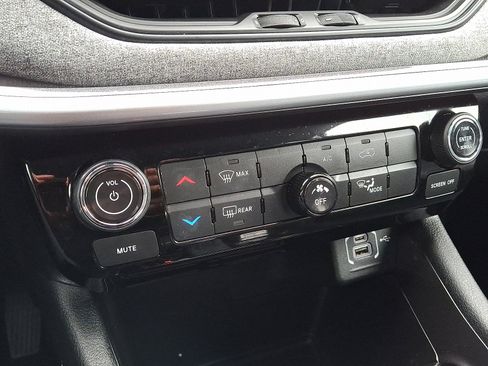 Certified 2022 Jeep Compass Latitude AWD/4WD image 16