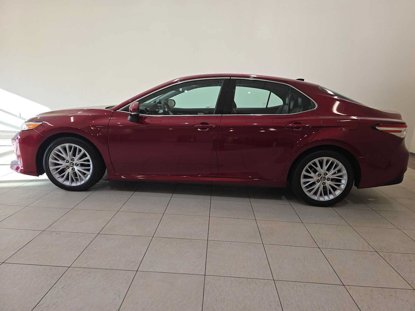 Used 2018 Toyota Camry XLE w/ Audio Package FWD image 3
