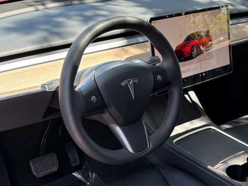 Used 2023 Tesla Model Y AWD image 13
