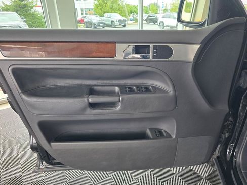 Used 2004 Volkswagen Touareg V8 AWD/4WD image 34