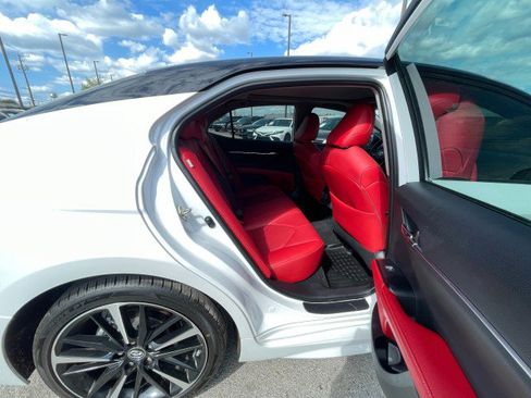 Used 2019 Toyota Camry XSE image 16