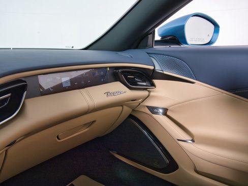 Certified 2025 Ferrari Roma Spider RWD image 17