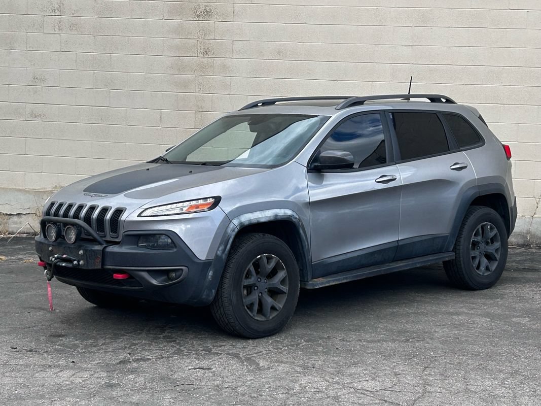 Used 2017 Jeep Cherokee Trailhawk w/ Comfort/Convenience Group AWD/4WD image 1