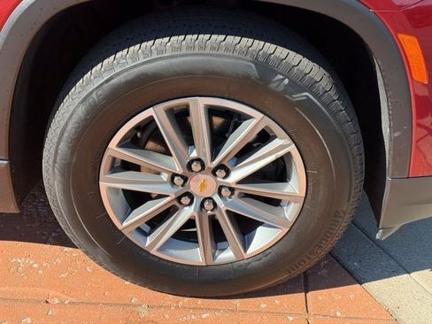 Used 2023 Chevrolet Traverse LT image 7