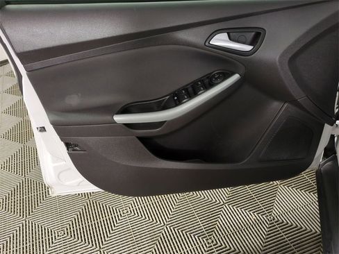 Used 2014 Ford Focus SE w/ Equipment Group 201A image 19