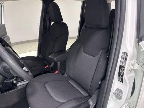 Used 2023 Jeep Renegade Latitude image 11