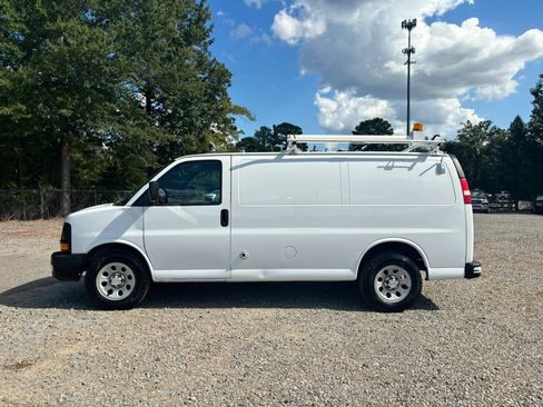 Used 2013 Chevrolet Express 1500 RWD image 2