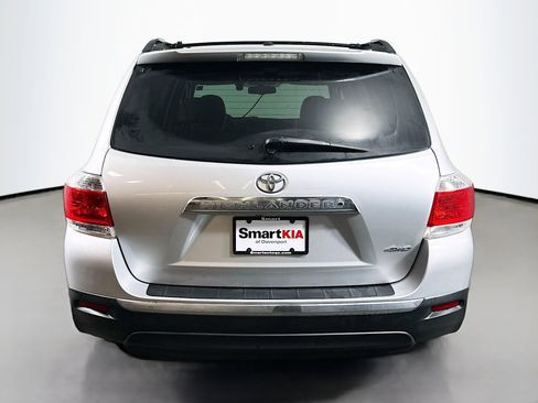 Used 2012 Toyota Highlander SE w/ Tow Pkg image 6