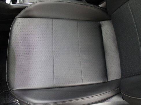 Used 2019 Volkswagen Tiguan SE image 17