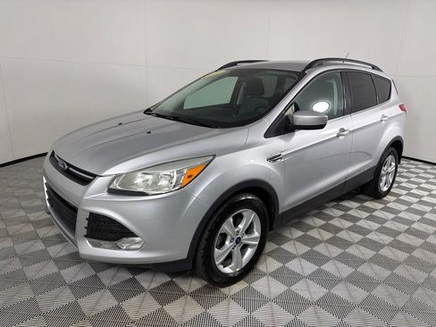 Used 2016 Ford Escape SE w/ Equipment Group 201A FWD image 8
