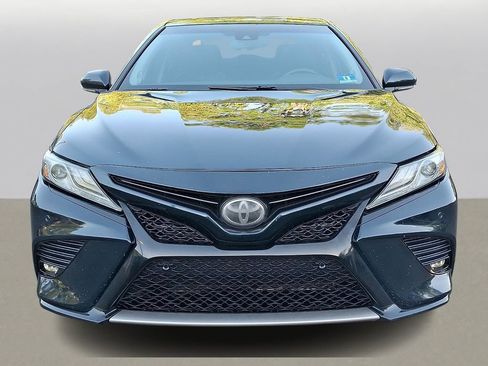 Used 2018 Toyota Camry XSE FWD image 2