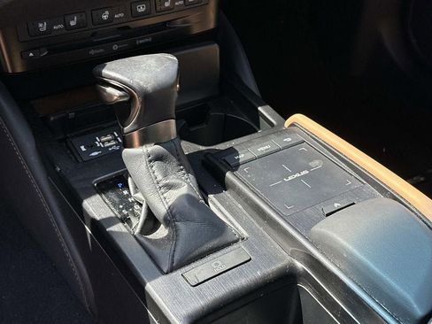 Used 2022 Lexus ES 350 Ultra Luxury w/ Accessory Package 2 FWD image 19