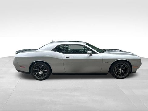 Used 2016 Dodge Challenger R/T RWD image 7