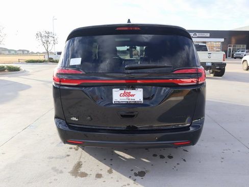 New 2026 Chrysler Pacifica Limited w/ S Appearance Package FWD image 24