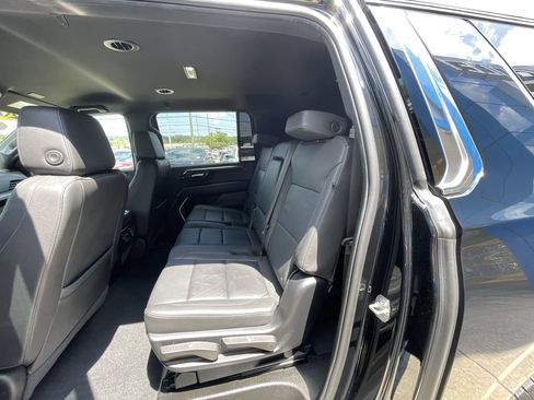 Certified 2025 Chevrolet Suburban LT RWD image 25