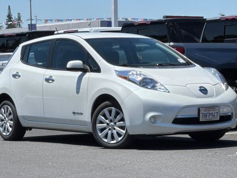 Used 2015 Nissan Leaf S w/ Charge Package FWD image 2