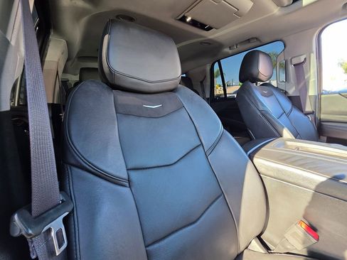 Used 2017 Cadillac Escalade Luxury image 11