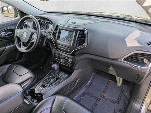 Used 2019 Jeep Cherokee Latitude Plus w/ Comfort/Convenience Group image 20