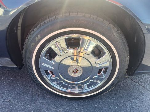 Used 2010 Cadillac DTS Limousine image 12