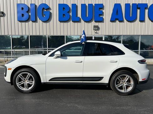 Used 2022 Porsche Macan AWD/4WD image 2