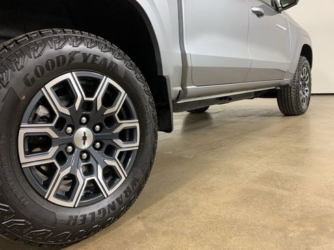 Used 2024 Chevrolet Colorado Z71 w/ Z71 Convenience Package 2 image 9