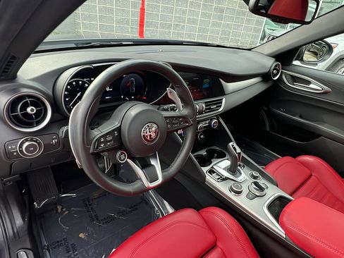 Used 2024 Alfa Romeo Giulia Veloce image 25