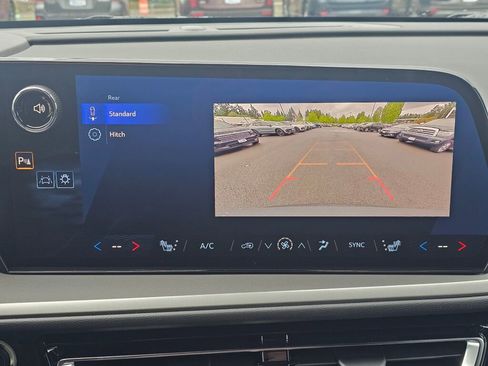 New 2025 Chevrolet Traverse LT image 14