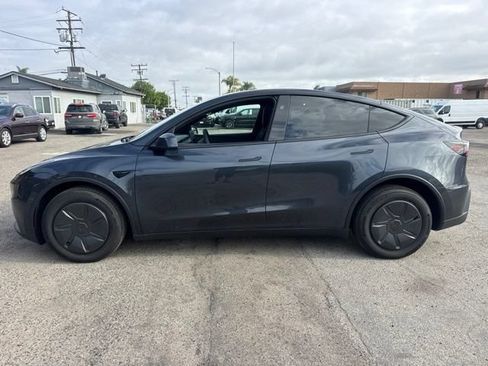 Used 2026 Tesla Model Y 2WD image 8