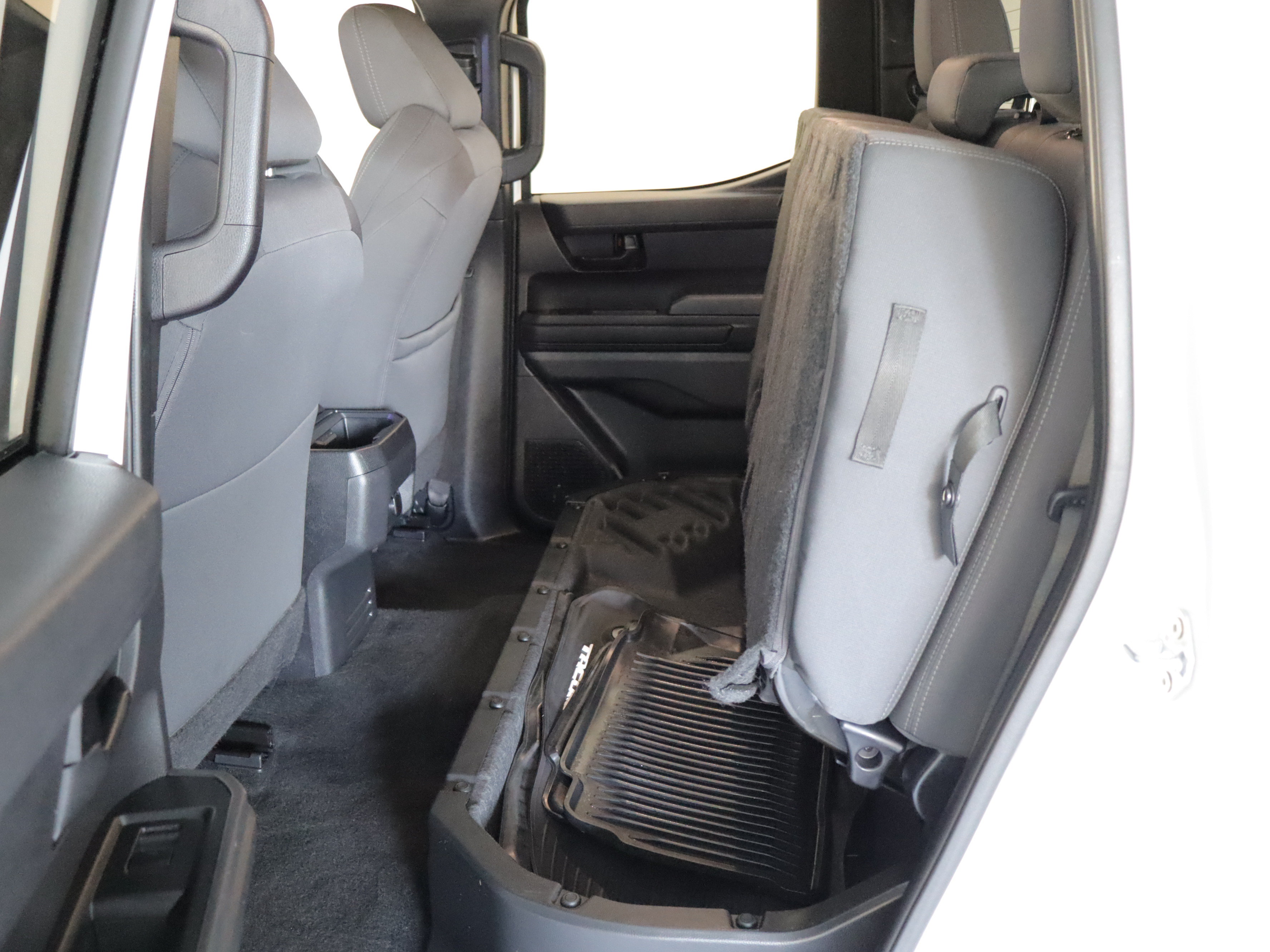 Used 2024 Toyota Tacoma SR5 AWD/4WD image 9