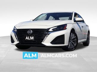 Used 2023 Nissan Altima 2.5 SV image 1