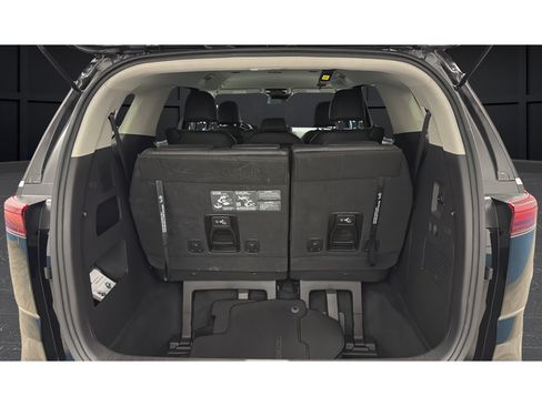 Used 2024 Kia Carnival LX FWD image 26