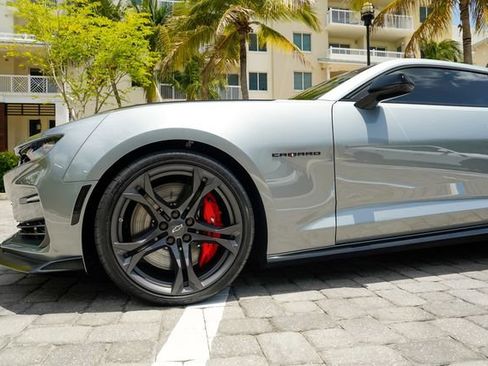 Used 2023 Chevrolet Camaro SS RWD image 12
