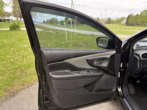 Used 2018 Nissan Murano SV AWD/4WD image 10