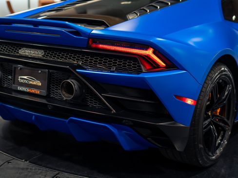 Used 2020 Lamborghini Huracan EVO RWD image 5