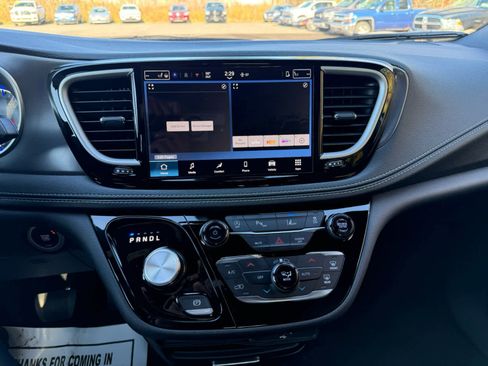 New 2026 Chrysler Pacifica Select image 20