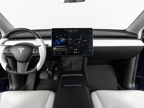 Used 2022 Tesla Model Y Long Range image 29