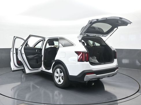 Used 2024 Kia Sorento LX image 74