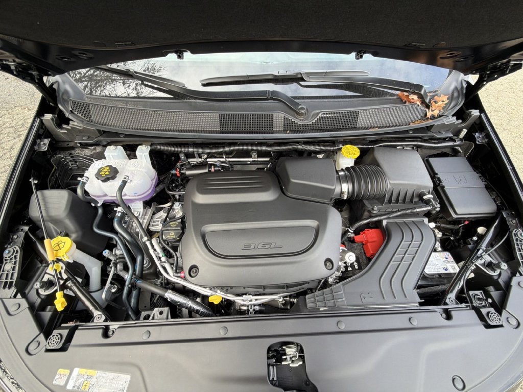 Used 2026 Chrysler Pacifica Pinnacle FWD image 29